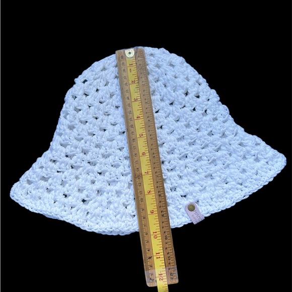 Made in Canada, 100% cotton bright white bucket hat. Handmade NWOT - Picture 4 of 5